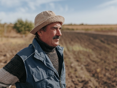 カザフスタンにおけるFMA300自動操舵システムの導入事例